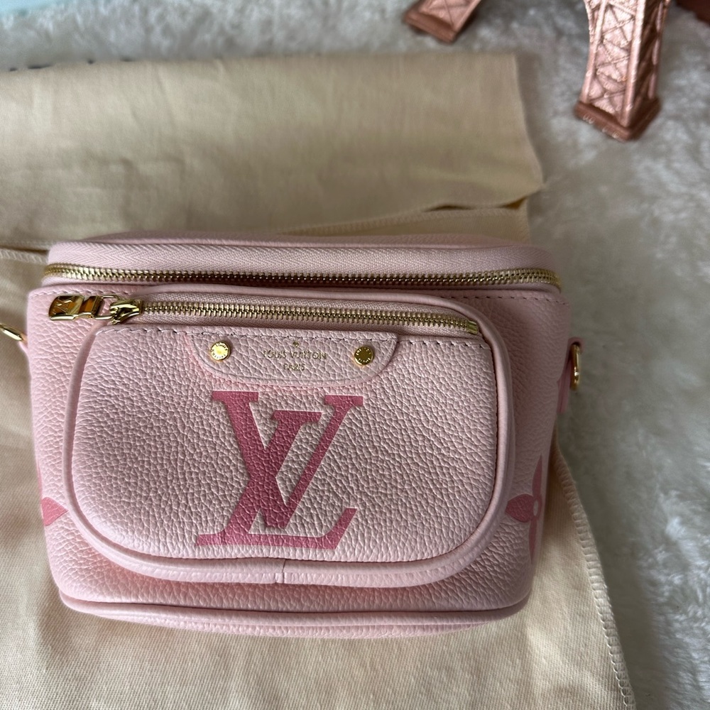 Louis Vuitton mini bumbag 💗 - Picture 4 of 6